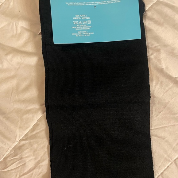 Paul Frank Classic Black Knit Scarf and Beanie Set! - Picture 2 of 3